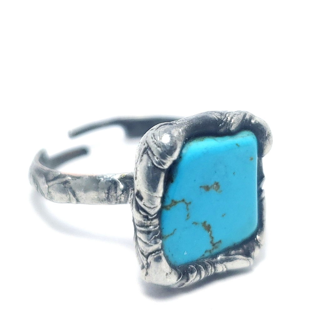 Turquoise crystal ring